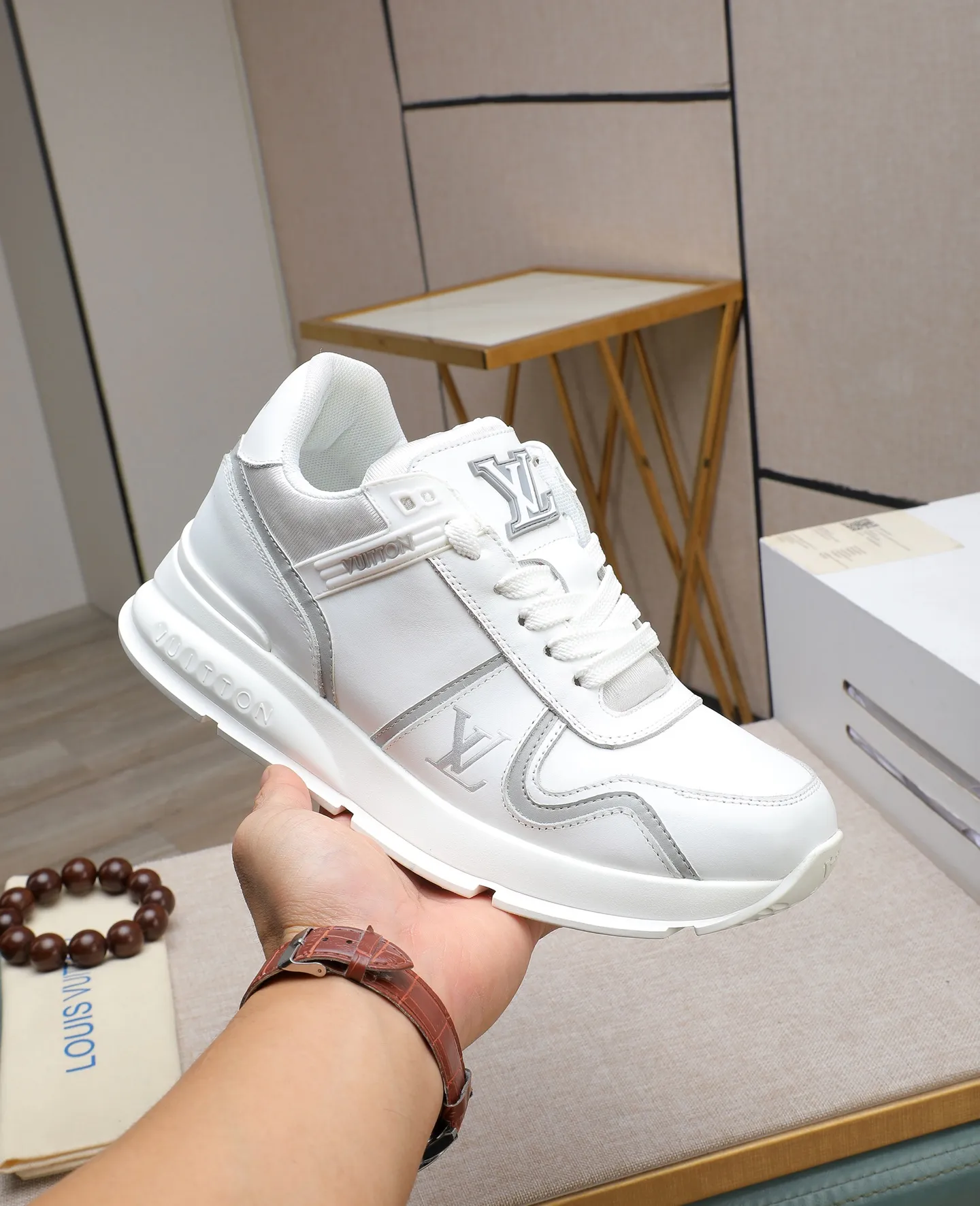 Men's shoes 💰600 📛📛【LOUIS VUITTON】New products synchronized on the official website 👟Milan fashion show style 🇰🇾🇰🇾LV family logo, celebrity style, a must-have for fashionistas ⚠️First-layer calfskin ➕Genuine leather lining ➕Official website original version special outsole 👞Number 38-44